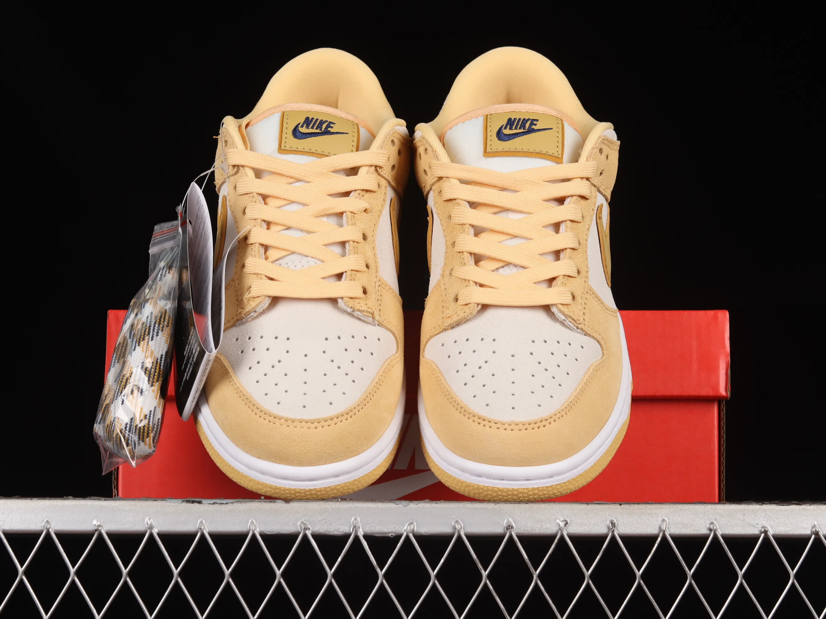All categories Nk SB Dunk series Nk SB Dunk Low low-top sneakers Nk Dunk Low "Gold Suede" cheese pudding ice cream yellow and white SB low-top casual sports skateboard shoes DV7411-200